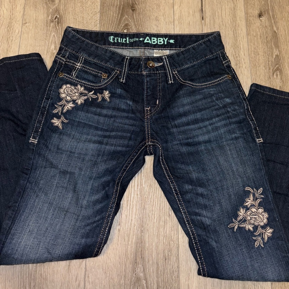 CUTE JEANS